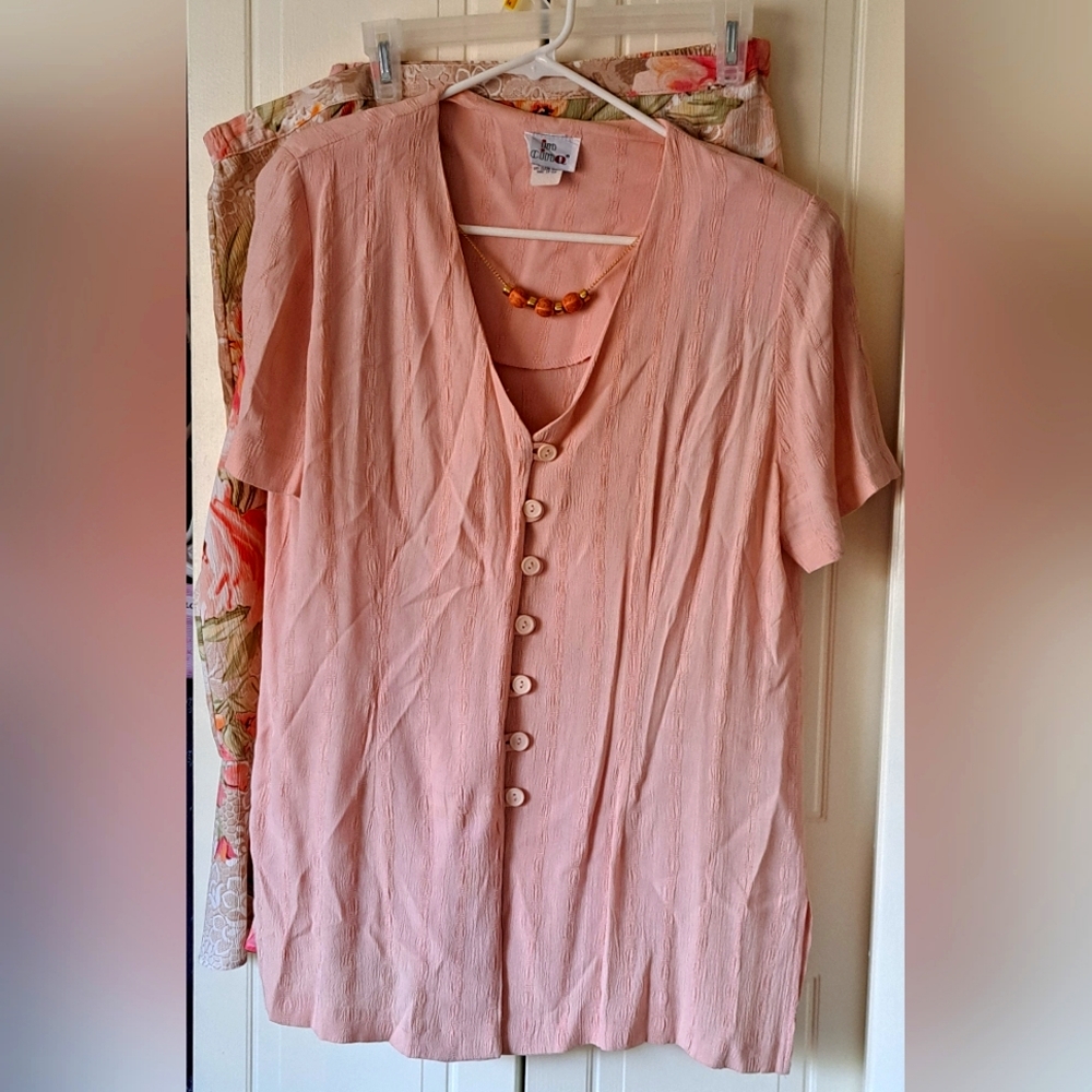 In CinQ peach/floral 3 PC skirt set